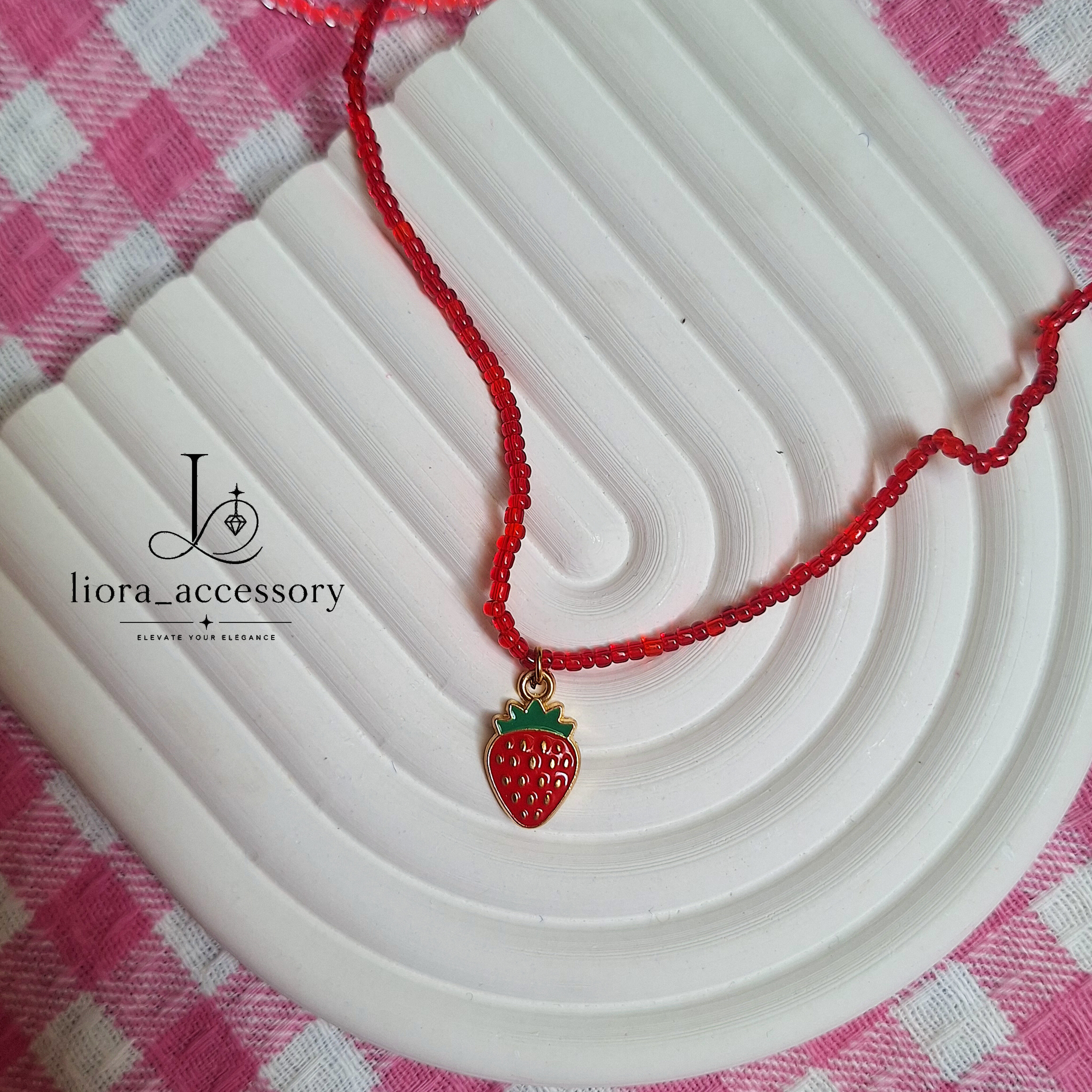 گردنبند مهره‌ای توت‌فرنگی (طرح فانتزی)